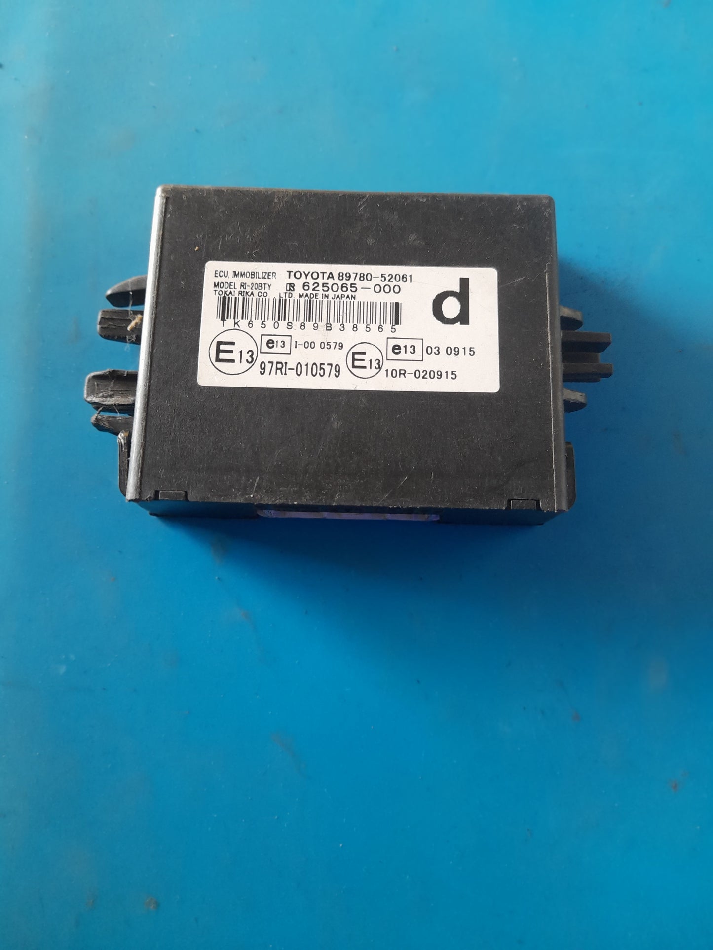 Toyota yaris immo box