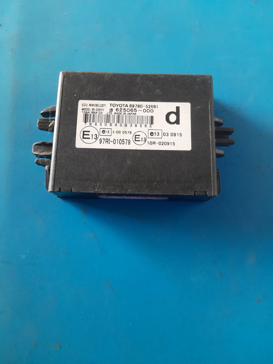 Toyota yaris  immo box